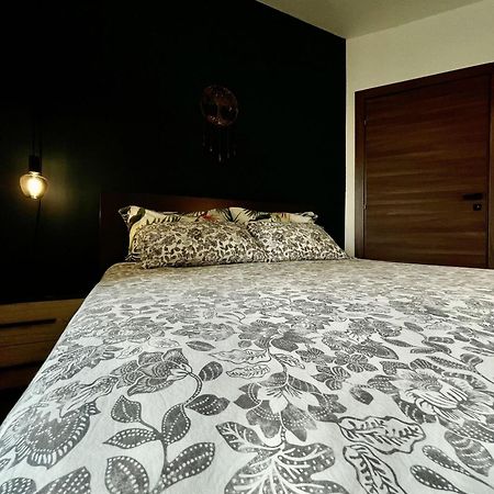 Airport Accommodation Bedroom With Bathroom Self Check In And Self Check Out Air-Condition Included Mqabba ภายนอก รูปภาพ