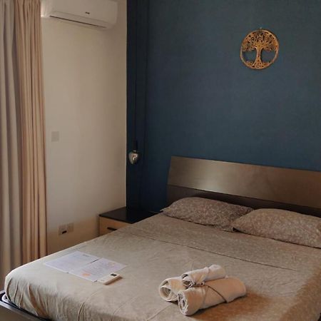 Airport Accommodation Bedroom With Bathroom Self Check In And Self Check Out Air-Condition Included Mqabba ภายนอก รูปภาพ