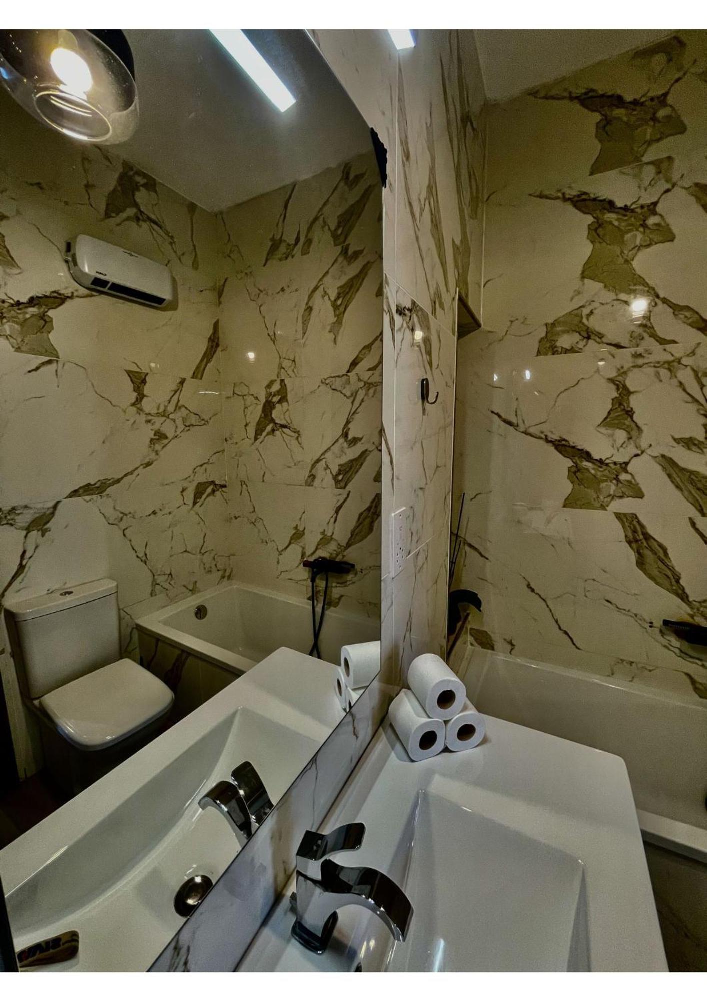 Airport Accommodation Bedroom With Bathroom Self Check In And Self Check Out Air-Condition Included Mqabba ภายนอก รูปภาพ