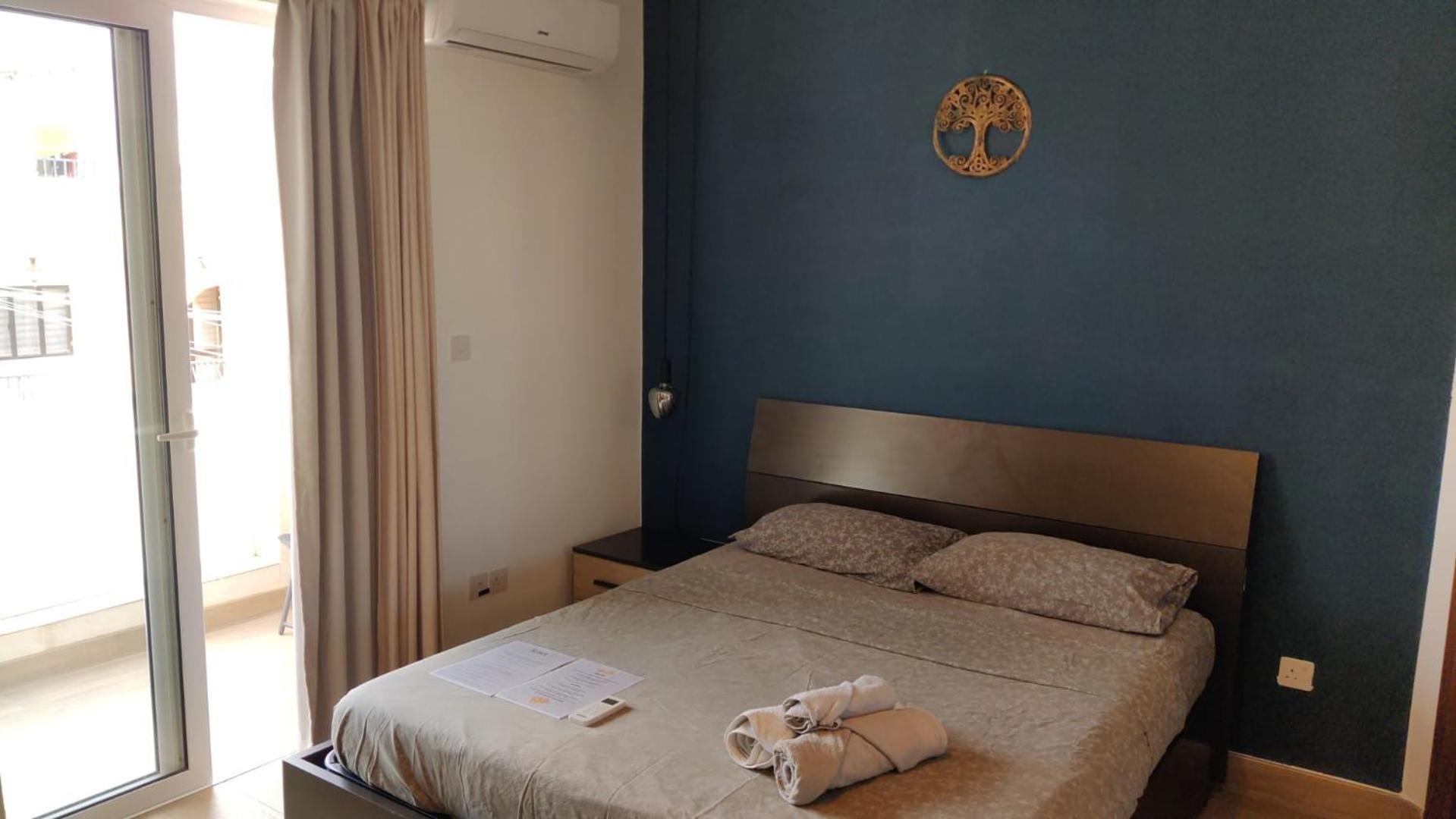 Airport Accommodation Bedroom With Bathroom Self Check In And Self Check Out Air-Condition Included Mqabba ภายนอก รูปภาพ